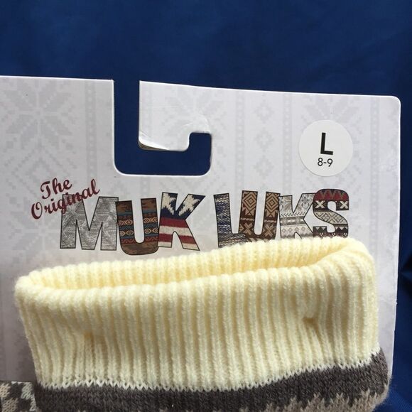 Muk Luks size 8-9 - Picture 3 of 3